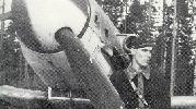 Hvittjlentolaivue 34:n 1. lentueen pllikk luutnantti Pokela Mersun edess Taipalsaaressa elokuussa 1944. Kuvan lhde: Suomen Ilmavoimien Historia 11: Hvittj-sst (Apali Oy).